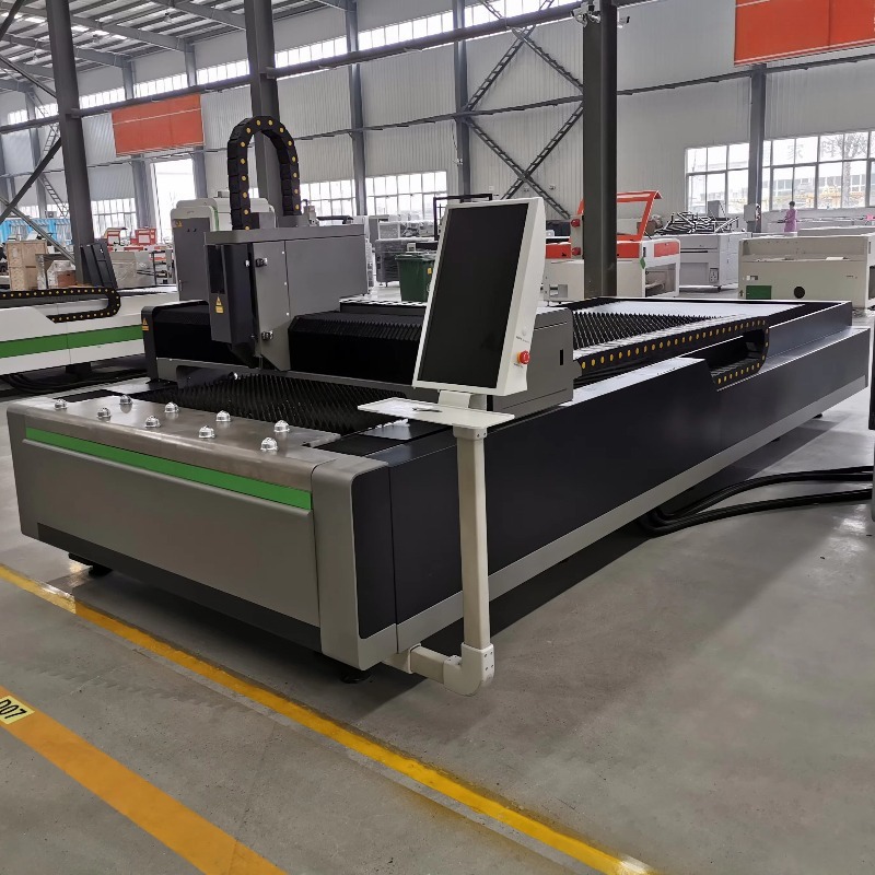 آلة قطع بالليزر الليفي بمعيار  - مراجعة Industrial Laser Cutter For Metal وسعره