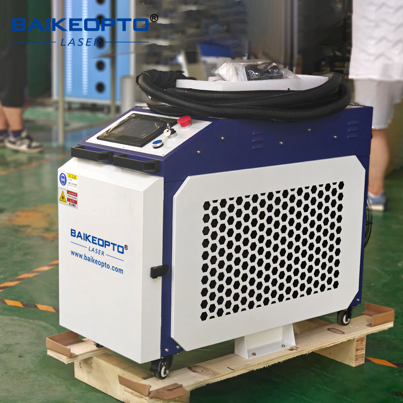 آلة تنظيف بالليزر الليفي بقوة  - مراجعة Industrial Laser Rust Removal Machine وسعره